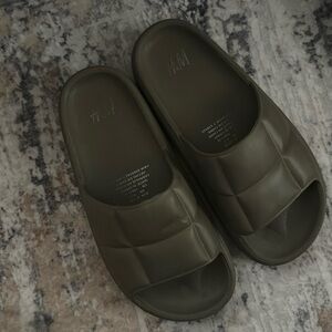 H&M Olive slides 🫒